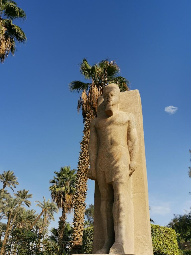 Standing statue of Ramses 2nd